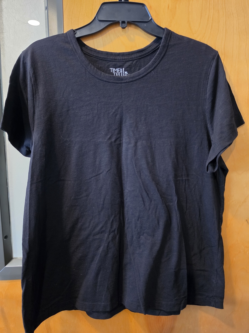 Time and Tru Black Short Sleeve Crewneck Tee - Classic Fit